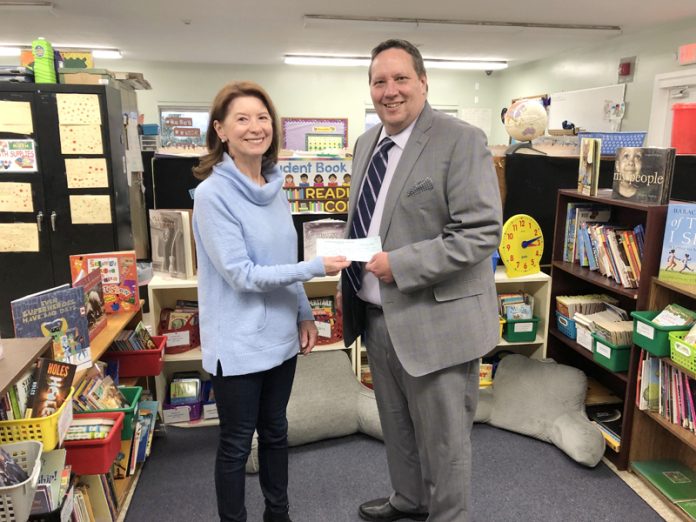 The Harriet Tubman Academic Skills Center receives a $2,000 check from Ulster Savings Charitable Foundation. Pictured (from left to right) Vivien Simpson, HTASC Program Director, and Dennis Conn, AVP/Poughkeepsie Multi-Site Branch Manager, Ulster Savings Bank.