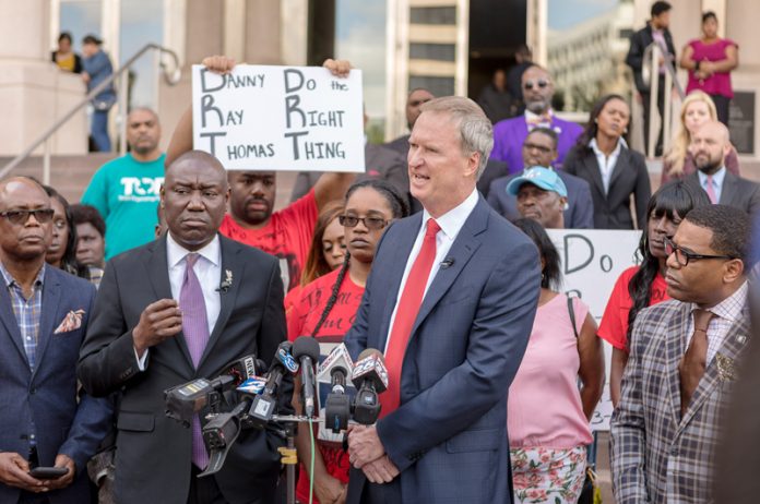 Attorneys Bob Hilliard (right) and Ben Crump (left) at the Danny Ray Thomas Press Conference in Houston, Texas on April 12, 2018. Photo: Wiki CC/Jason Risner