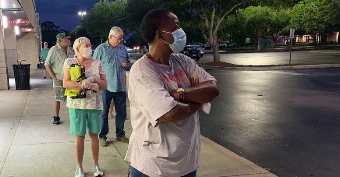 Senior citizens use social distancing while lined up for the early opening of a supermarket on for seniors only. The US government has called for social distancing to slow the spread of the Covid 19 virus. This is at a Publix supermarket in Cocoa, Florida, which opened at 7:00 am for seniors 65 and over. Some are wearing surgical masks. Photo: iStockphoto / NNPA