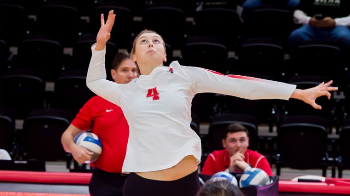 The Marist volleyball team dropped the finale of the Cactus Classic in three sets to New Mexico State on Saturday afternoon. The Marist volleyball team dropped the finale of the Cactus Classic in three sets to New Mexico State on Saturday afternoon.