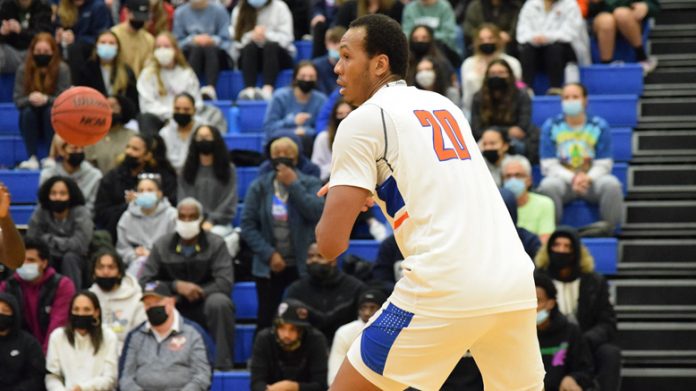 Tyreik Frazier scored 10 points for the Hawks as the State University of New York at New Paltz men’s basketball team suffered an 82-68 loss in the championship game of the Hat City Tournament Thursday against William Paterson. Photo: Natasia Plukett