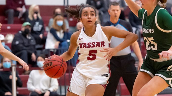 Vassar Junior Eliza Srinivasan had 11 points, she also posted a squad-best nine rebounds and four assists with three steals. Photo: Carlisle Stockton