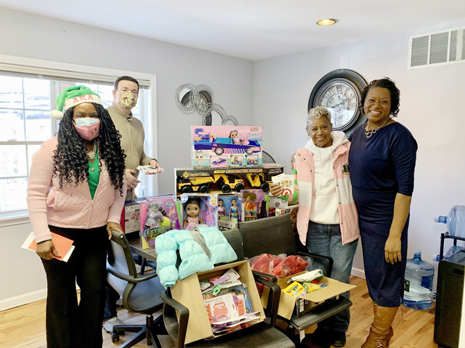 This past holiday season, Alpha Kappa Alpha Sorority, Inc.; Iota Alpha Omega Chapter collaborated with the Kappa Upsilon Lambda Chapter Of Alpha Phi Alpha Fraternity, donated and delivered many items to the House of Hope in Fishkill, NY.