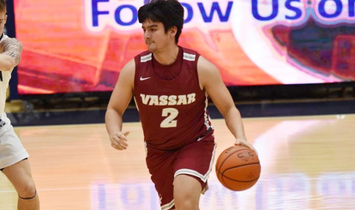 Five Brewers scored in double figures as the Vassar men’s basketball team bounced back with a win over Clarkson on Saturday afternoon. Pictured above Vassar Alan Cedeno. Photo: Carlisle Stockton