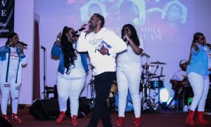 Pastor Robert “RD” McLymore, Sr. hosted and lead the crowd in worship with The Holy Temple Praise Team at Holy Temple’s 8th Annual Gospel Extravaganza.