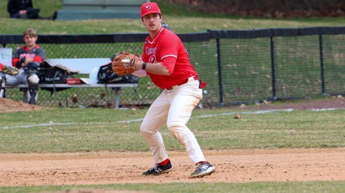 The Marist baseball team split its doubleheader with Siena on Saturday, winning the first 6-3 and losing the second 4-2.