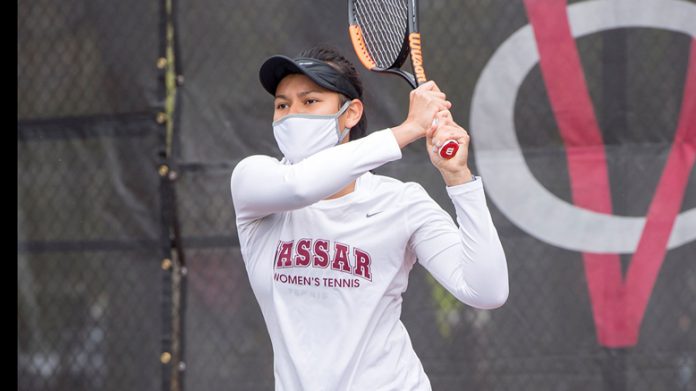 Sophomore Sofie Shen clinched the match victory with a third-singles win as Vassar College edged past Rensselaer Polytechnic Institute (RPI) in Liberty League women’s tennis action on Saturday afternoon. Photo: Carlisle Stockton