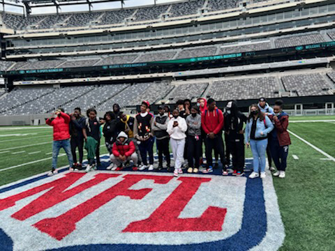 Students in the Poughkeepsie School District’s My Brother’s Keeper and Sister2Sister Programs were able to spend the day at MetLife Stadium to learn the business of football and explore career opportunities.