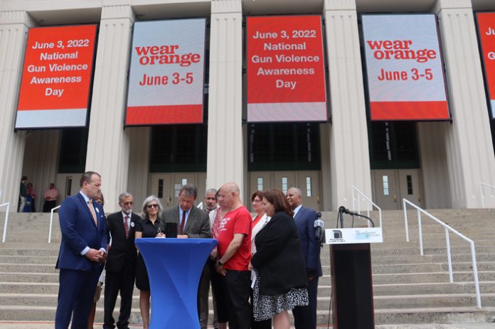 Westchester County Executive George Latimer has signed into law legislation that would require the posting of notices warning of the dangers of weapons or firearms at the point of sale and at the point of the issuance of a firearm license.