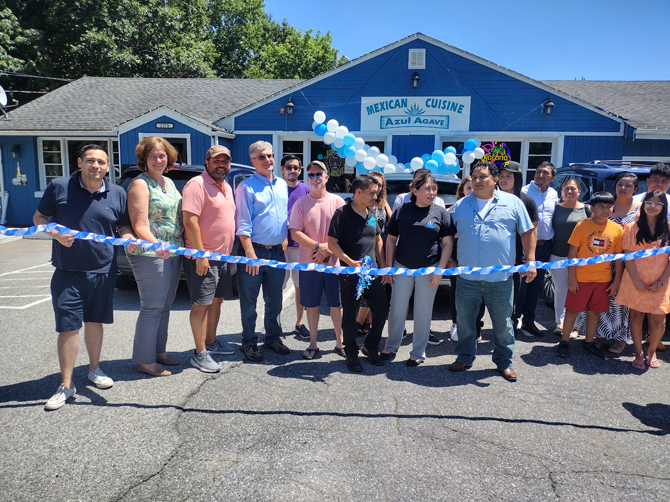 On Saturday, July 23, 2022, Azul Agave reopened their doors after being forced close a few months prior. A ribbon cutting ceremony was held to celebrate their new beginnings at their location 2576 US – 9W in Cornwall and was attended by local, county and state officials from across Orange County as well as family and patrons.