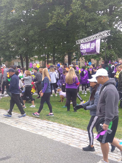 People leaving the starting line for the Westchester 2022 Walk to End Alzheimer’s.