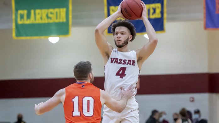 Senior Ethan Ellis tallied 13 points in the contest as Vassar fell to 1-1 on the season while Widener moved to 2-0 on the early season.