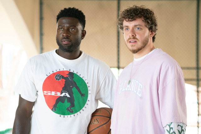 Sinqua Walls and Jack Harlow in the film White Men Can’t Jump.