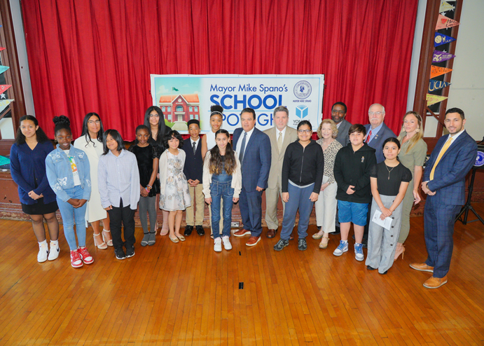 Yonkers Mayor Mike Spano with The Rosemarie Ann Siragusa School Principal Anthony Cioffi and The Rosemarie Ann Siragusa School students. Photo: Maurice Mercado