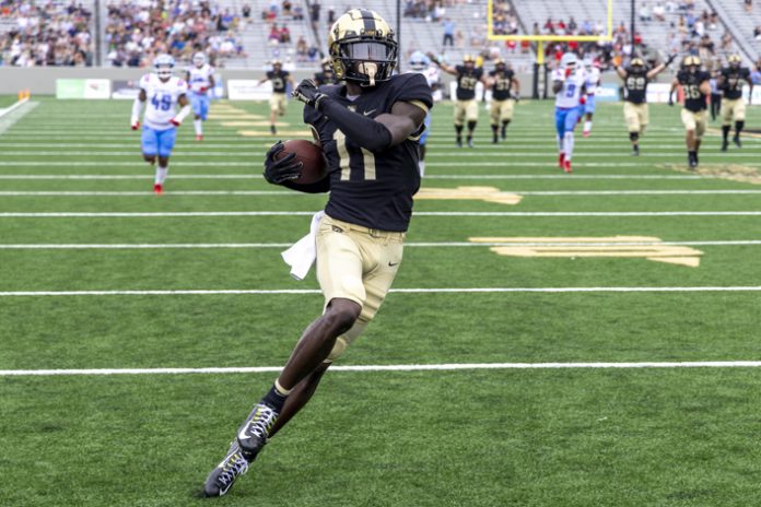 On Army’s second offensive drive, Daily connected with WR Isaiah Alston on a double-move down the right sideline for a 59-yard touchdown, Alston’s fifth career receiving touchdown and Daily’s first career passing touchdown to take a 15-0 into the second quarter.