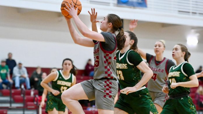 Sophomore Sierra McDermed led four players in double-figures with 20 points and closed a double-double with 10 rebounds as the Vassar College Women’s Basketball team pushed its winning streak to seven games with a 64-51 triumph over Liberty League preseason favorite Skidmore. Photo: Carlisle Stockton
