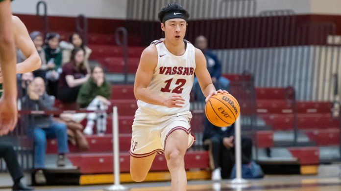 Avery Lee tallied a career-best 26 points for the Vassar College Men’s Basketball team as the Brewers couldn’t complete a second half comeback and fell 81-71 to Bard. Photo: Carlisle Stockton