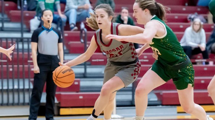 Julia Harvey poured in a game-high 20 points and shot an even 50-percent from the floor as the Vassar College Women’s Basketball team closed non-conference play with its eighth straight victory. Photo: Carlisle Stockton