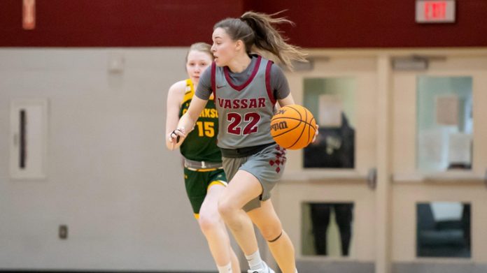 Tova Gelb recorded a double-double as the Vassar College Women's Basketball team scored a 71-52 victory at RIT. Photo: Carlisle Stockton