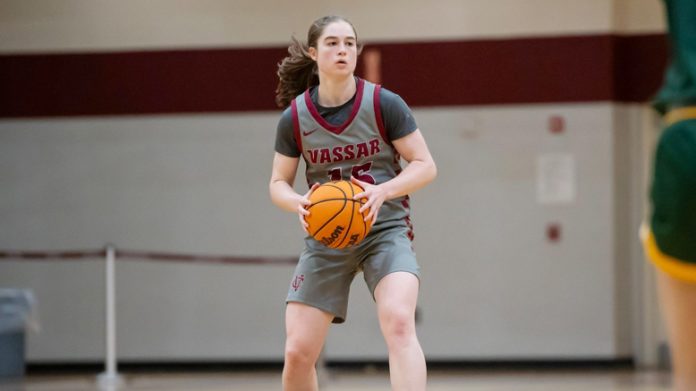 Sierra McDermed matched her season-high with 26 points and Tova Gelb contributed 16 points as the #RV/24 Vassar College Women’s Basketball team fought its way to a Liberty League victory over Union Saturday afternoon. Photo: Carlisle Stockton