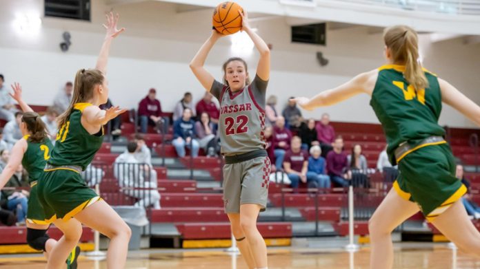 Junior Tova Gelb recorded a double-double to help lead the Vassar College Women’s Basketball team past Rensselaer Polytechnic Institute 53-44 in the home regular season finale for the Brewers 21st consecutive victory on Saturday afternoon. Photo: Carlisle Stockton