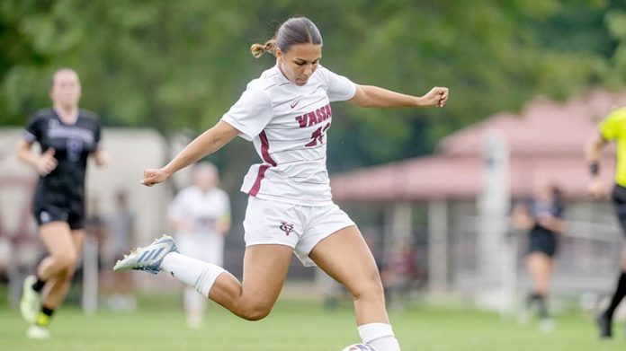 Junior Gianna Panarelli scored with just over two minutes left in the second half, sending the # RV Vassar College Women's Soccer team to a 1-0 home Liberty League victory over visiting Ithaca Saturday afternoon. Photo: Carlisle Stockton
