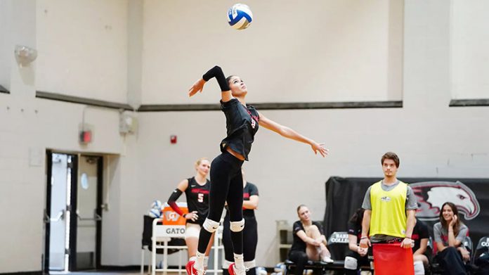 The Bard women's volleyball team tussled with the Stevens Ducks and the Cortland Red Dragons on Saturday afternoon in Cortland, N.Y.