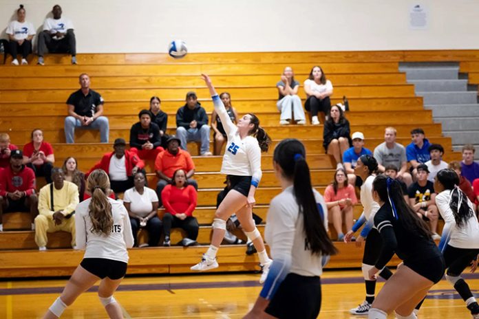 The Mount Saint Mary College women’s volleyball team was unable to close out St. Joseph’s Long Island. Photo: Lee Ferris