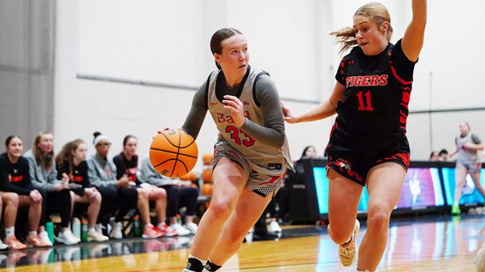 Aislynn Dixon led the Raptors in scoring with 13 points on efficient 3-of-5 shooting (3-of-4 from three). Photo: Reina Hoffman