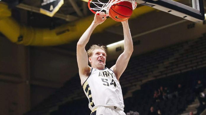 Jorn Everson scored a team-high 14 points on 6-of-11 shooting, knocked down 2 three-pointers, and added two rebounds and one block in 21 minutes. Photo: Mady Salvani