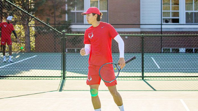 The Marist University men's tennis team earned a 5-2 victory over Siena on Monday evening, extending its winning streak to five matches.