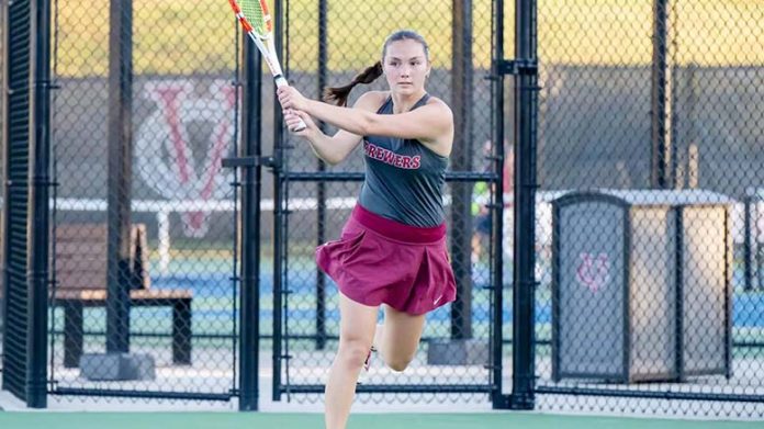 Erin McCusker eased to a 6-1, 6-0 first singles victory for the Brewers. Photo: Carlisle Stockton