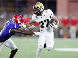 Slotback Samari Howard led all rushers with a career-high 158 yards on a career-high 12 carries, including a 54-yard touchdown run, the first rushing score of his career, on the opening drive of the second half. Photo: Danny Wild