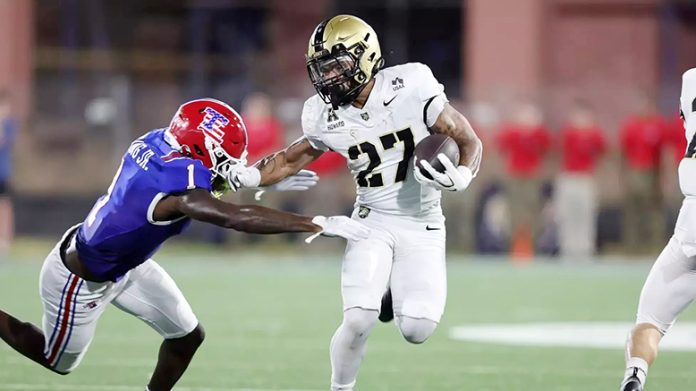 Slotback Samari Howard led all rushers with a career-high 158 yards on a career-high 12 carries, including a 54-yard touchdown run, the first rushing score of his career, on the opening drive of the second half. Photo: Danny Wild