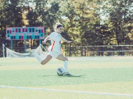 The Hawks battled the nationally ranked Profs throughout the 90 minutes but ultimately fell in a tightly contested 1-0 decision. Photo: Victor Fernandez